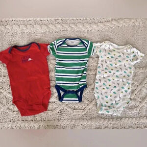 6-9‎ months Carter’s and Gerber onesie set, set of 3​